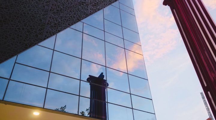 Glass and steel in Medellín at dusk. Photograph by Andrés Villamizar, Pexels.