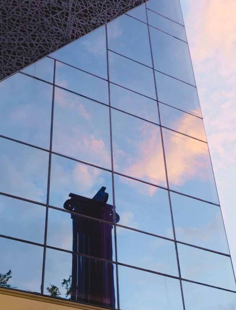 Glass and steel in Medellín at dusk. Photograph by Andrés Villamizar, Pexels.